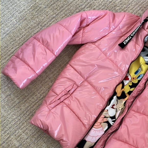 Members Only x Looney Tunes Pink Puffer - Picture 6 of 16